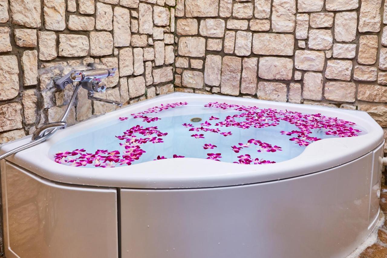 Petit Bali Ikebukuro (Adults Only) Otel Tokyo Dış mekan fotoğraf