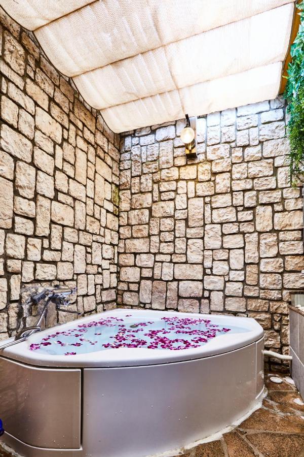 Petit Bali Ikebukuro (Adults Only) Otel Tokyo Dış mekan fotoğraf